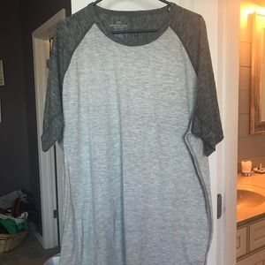 Men’s American Eagle active flex tee